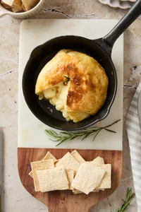 Queso brie de cebollas caramelizadas