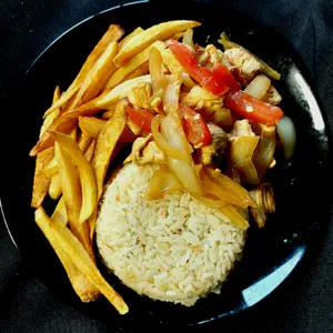 Pollo saltado