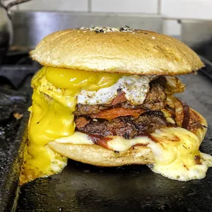 HAMBURGUESA CASERA COMPLETA- ITALIANA- CHACARERA