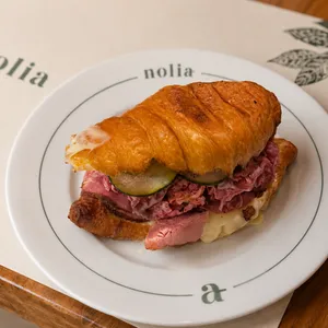 Croissant Pastrami Nolia