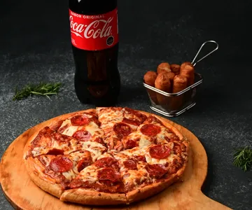 Pizza mediana +  2 ingredientes + 8 Tequeños + Bebida 1.5lts