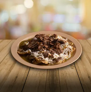 Chilaquiles con bistec