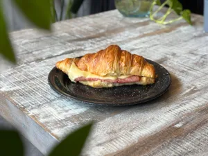 Croissant Jamón y Queso