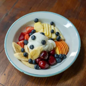 Ensalada De Frutas Frescas Con Helado