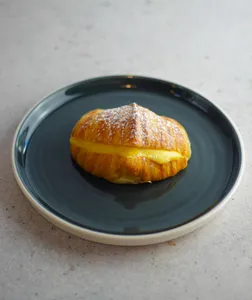 Medialuna Rellena Manjar /pastelera