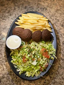 Plato Falafel + Papas