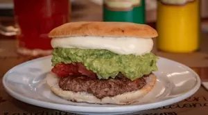 Sándwich de Hamburguesa Fuente Chilena