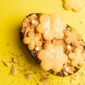 Medio huevo de Alfajor y manjar