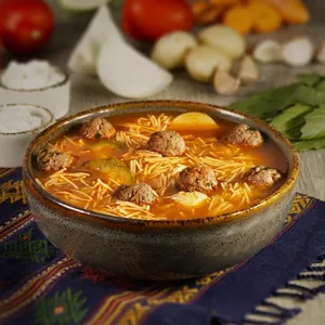 Sopa de Fideo con Albóndigas (700 ml)