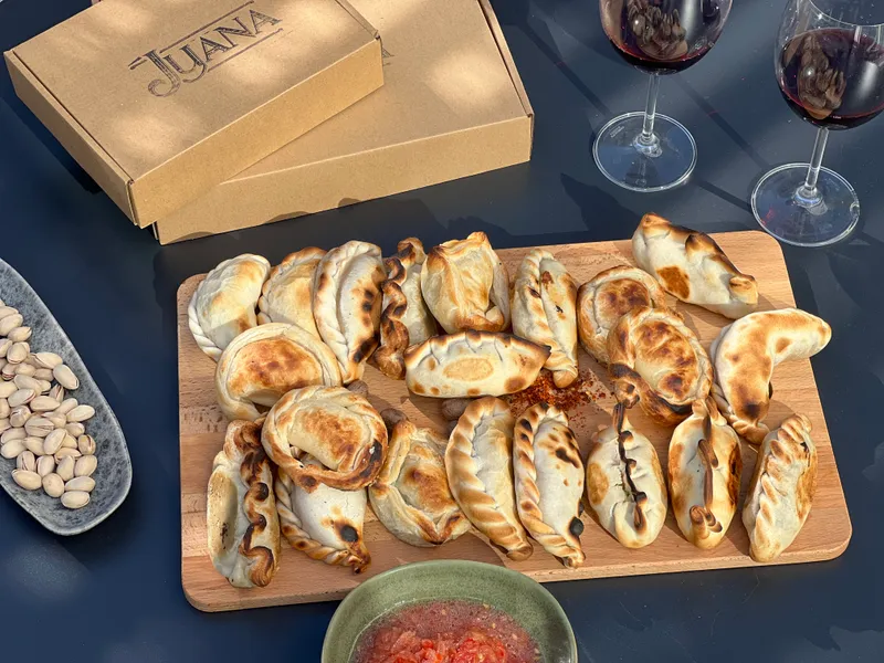 18 Empanadas + Bebida 1,5 l