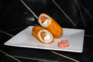 Handroll salmón, pepino, queso crema