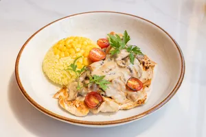 Pollo en salsa Champiñones