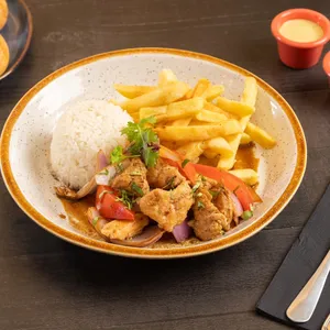 Pollo Saltado
