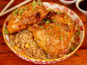 Combo Arroz al Wok + ½ de pollo + coca cola