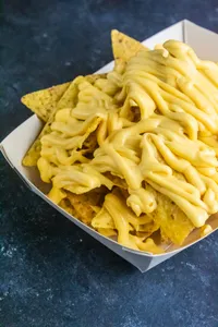 Nachos con cheddar