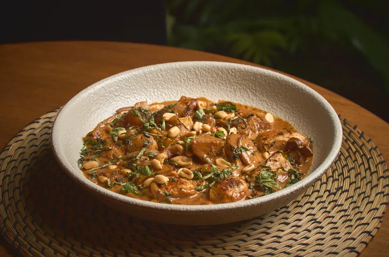 Massaman (contiene maní)