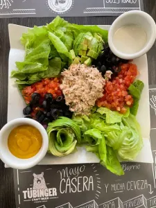 Ensalada De La Casa Con Atún