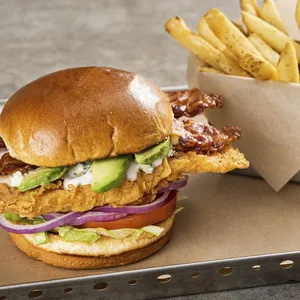 Chicky Chicky Blue + papas fritas