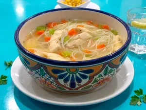 Sopa con Pechuga de Pollo