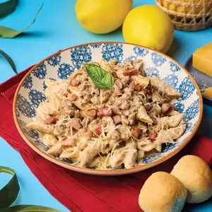 Pasta salsiccia Italiana carbonara