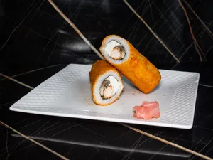 Handroll camarón, champiñon, queso