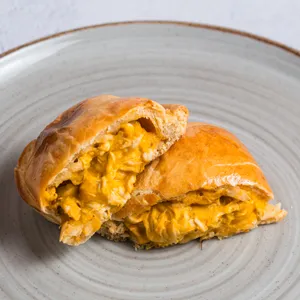Empanada ají de gallina