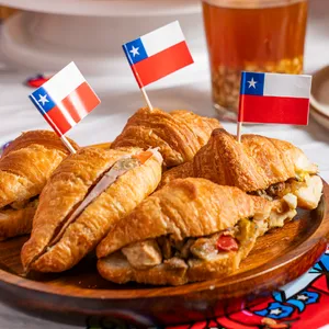 🎊🥐🇨🇱 Picoteo Salado Mix 20 Mini Croissants