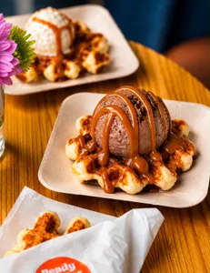 Waffle con Helado