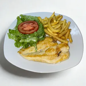 pechuga con papas fritas