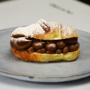 Medialuna Rellena Con Dulce De Leche
