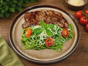 Tallarin verde con Milanesa / Bistec