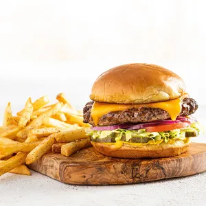 Classic Burger + papas fritas