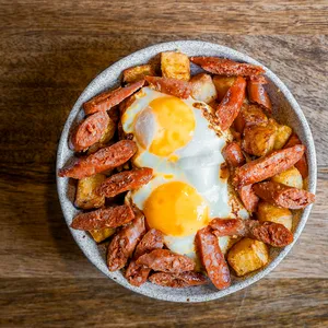 Huevos rotos con Txistorra