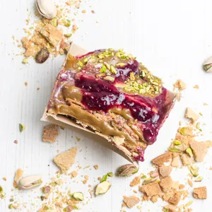 Alfajor de Pistacho y Frutos Rojos