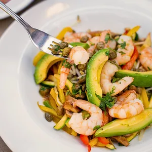 Camarones y vegetales al wok