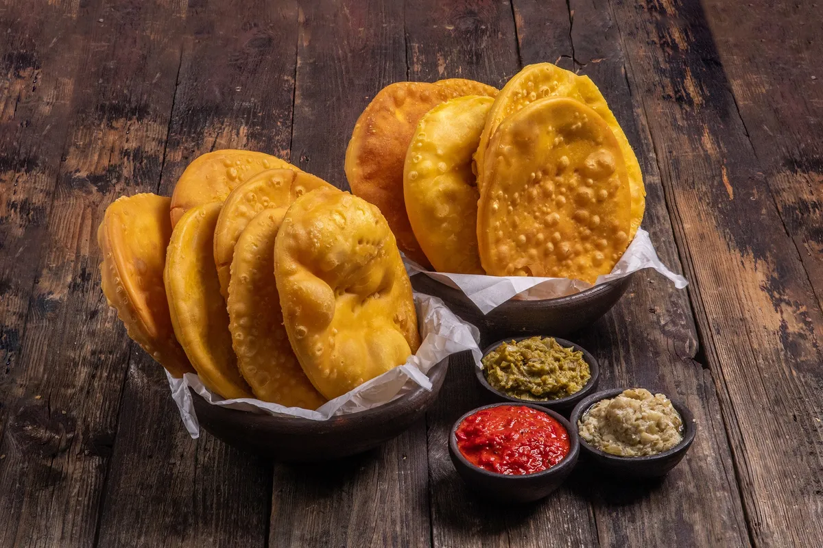 12 sopaipillas y 1 salsa para untar premium