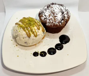 Volcan de chocolate con helado