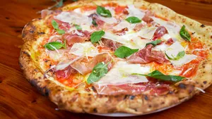 Pizza Prosciutto San Daniele e Mozzarella di bufala DOP