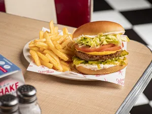 The beyond original burger + fries 🍔🍟💚