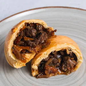 Empanada lomo saltado