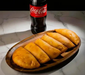 7 Empanadas clásicas + 1 Bebida 1.5L