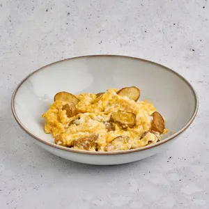 Huevos estrellados con papas