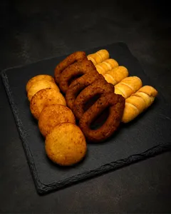 Bandeja Mixta 15 Unidades (Arepitas, mandocas & tequeños)