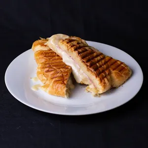 Croissant jamón queso