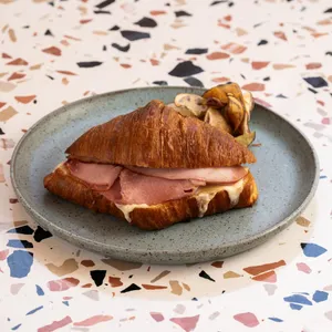 CROISSANT QUESO JAMÓN