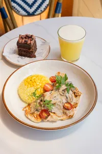 Almuerzo 3 (mechada o pollo)