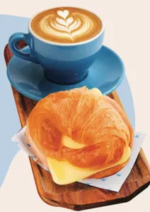 Promo Medialuna jamon y queso + Cafe