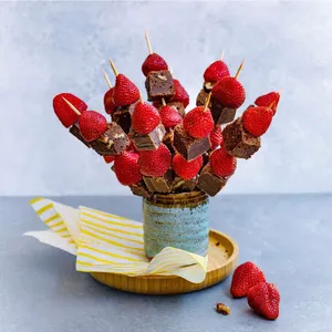 Brochetas de frutilla y brownie