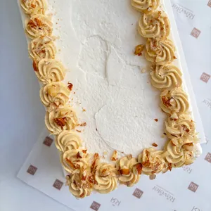 Torta Merengue Almendrado,  Lúcuma y Manjar Blanco