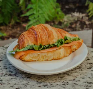 Croissant Salmón